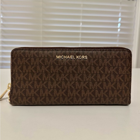 Michael Kors Handbags - Michael Kors Large Logo Continental Wallet